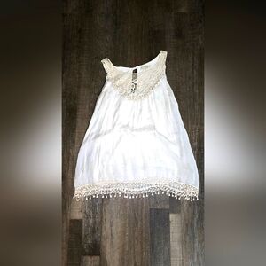 Gussy White Sleeveless Top with Lace